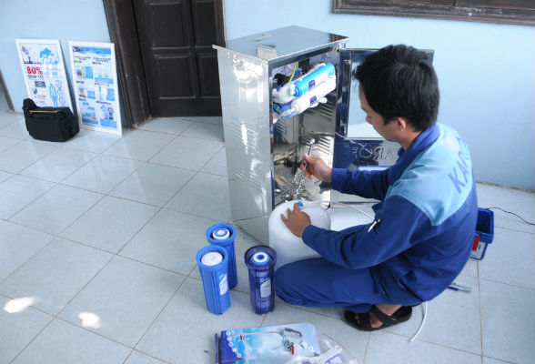 Dịch vụ thay lõi lọc nước tại nhà ở Hà Nội và kiểm tra nước miễn phí