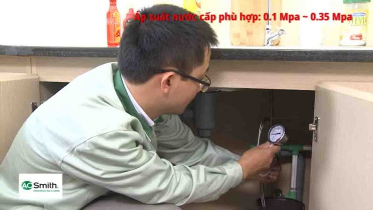 Dịch vụ thay lõi lọc nước tại nhà ở Hà Nội và kiểm tra nước miễn phí