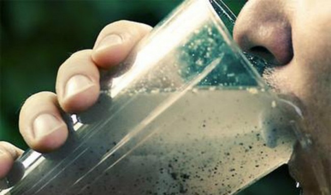 Tác hại khôn lường khi uống nước giải khát nhiễm chì